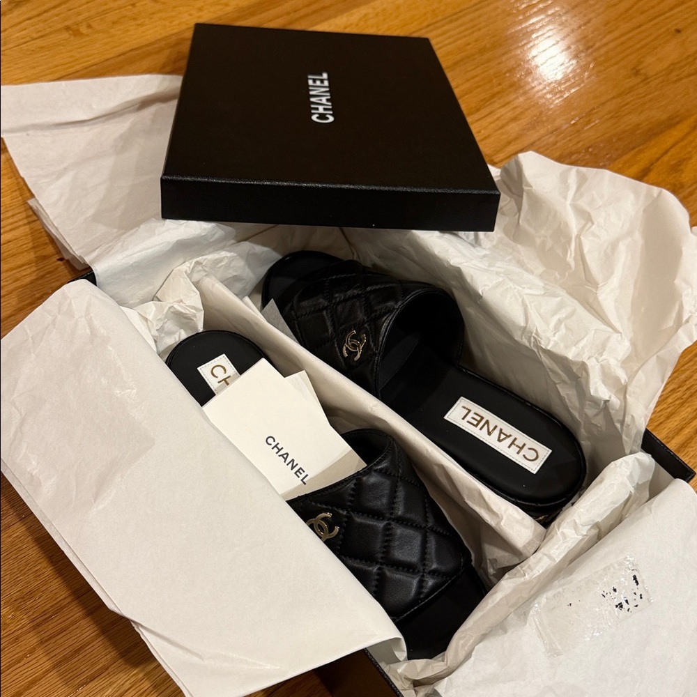 CHANEL Dad sandals Quilted leather CC logo slide 38 - Picture 16 of 17
